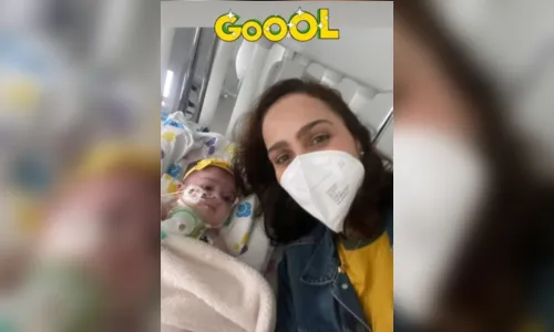 
							No hospital, Leticia Cazarré celebra gols do Brasil ao lado de filha
						
						