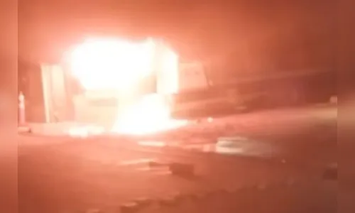 
							Rodovias federais têm 32 pontos de bloqueio neste domingo; saiba mais
						
						