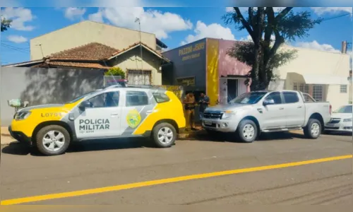 
						
							Ladrão invade salão de beleza em Apucarana e tranca mulheres
						
						