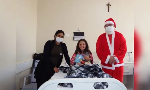 
						
							Papai Noel visita o Hospital da Providência Materno Infantil
						
						