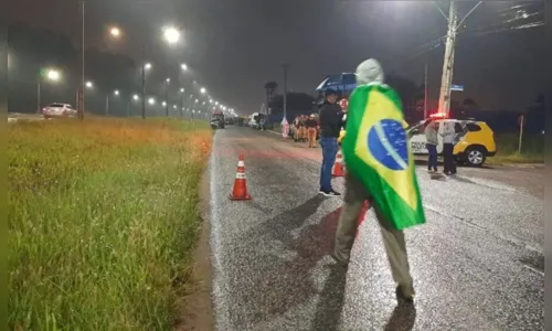 
						
							Extremistas tentam afetar transporte de combustíveis no PR; vídeo
						
						