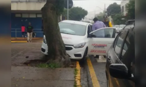 
						
							Carro da Prefeitura de Apucarana se envolve em acidente
						
						