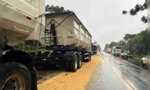 
						
							Ônibus que fazia linha Brusque a Ivaiporã bate com caminhão na BR-277
						
						