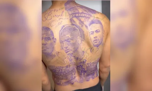 
						
							Vídeo: Richarlison tatua rosto de Neymar e Ronaldo Fenômeno nas costas
						
						