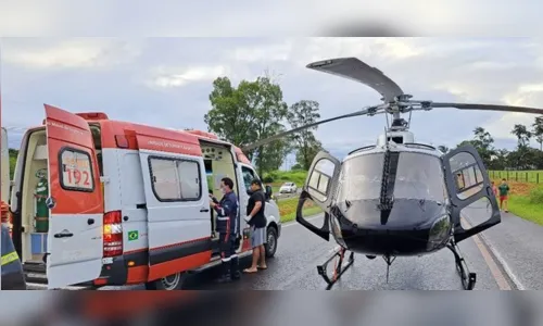 
							Carro capota e deixa três pessoas feridas entre Jandaia e Mandaguari
						
						