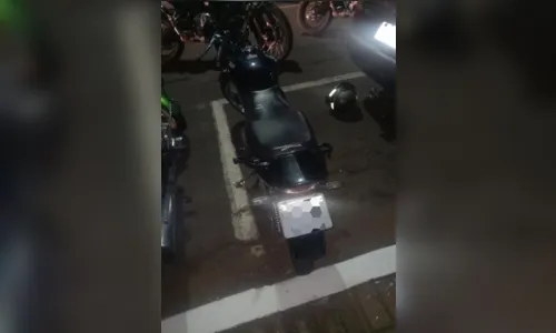 
						
							Homem é preso após tentar furtar moto com cabo de colher em Apucarana
						
						