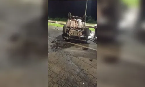 
						
							Motorista é encaminhado ao hospital após capotamento em Arapongas
						
						