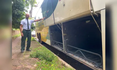 
						
							Ônibus de turismo é assaltado e abandonado em estrada rural de Cambira
						
						