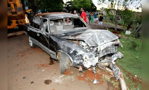 
						
							Carro desgovernado invade residência em Cambira; motorista foi preso
						
						