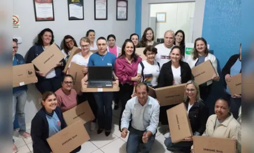 
						
							Jardim Alegre entrega notebooks para professores da rede municipal
						
						