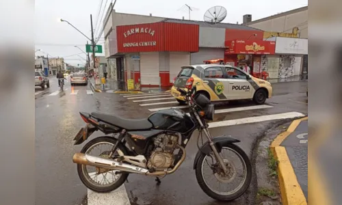
							Carro atinge motocicleta na Avenida Arapongas e deixa homem ferido
						
						