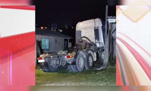 
						
							Motorista morre após invadir contramão da PR-418 e bater em caminhão
						
						