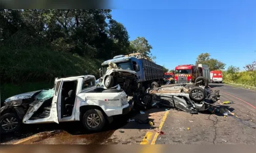 
						
							Acidente envolvendo seis veículos deixa quatro mortos na BR-163, no PR
						
						