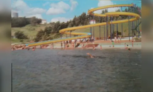 
						
							Parque aquático 'fantasma' completa mais de 20 anos de abandono no PR
						
						