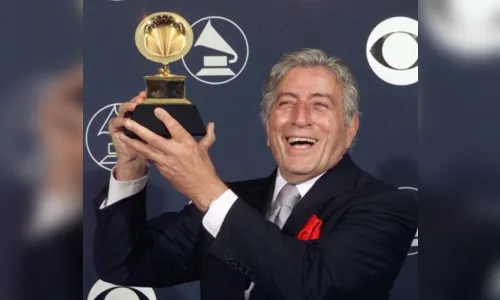 
						
							Ícone do jazz, Tony Bennett morre aos 96 anos nos EUA
						
						