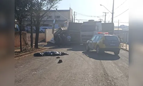 
						
							Caminhoneiro morre atropelado pelo próprio veículo em Arapongas
						
						
