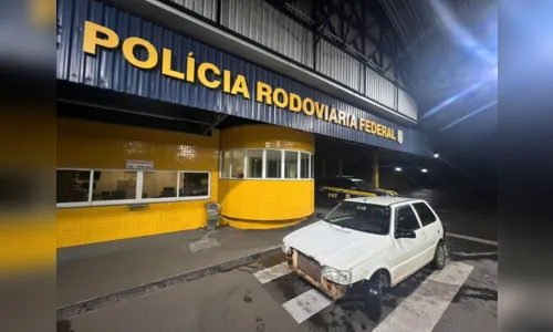 
						
							Veículo Fiat Uno foi apreendido contendo 217kg de maconha no Paraná
						
						