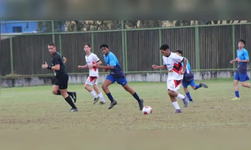 
						
							Três colégios representarão Apucarana na fase regional do Bom de Bola
						
						