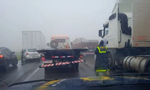 
							Mais de 50 veículos se envolveram em acidente com 5 mortes, diz PRF
						
						