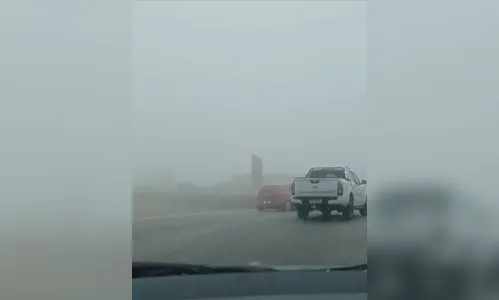 
						
							'Cachoeira de nuvens' cobre serra de MG e impressiona moradores; vídeo
						
						