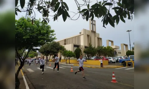 
						
							Corrida de Rua: 3ª etapa do circuito reuniu mais de 400 alunos; veja
						
						