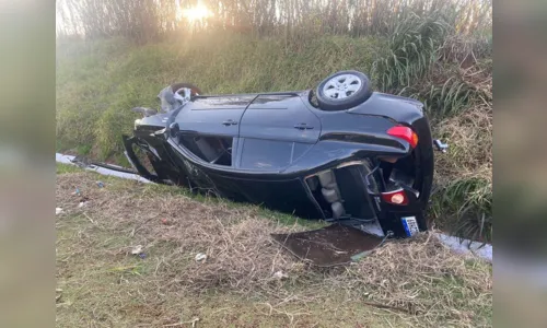 
						
							Veículo que capotou em Cambira transportava 480 kg de maconha; veja
						
						