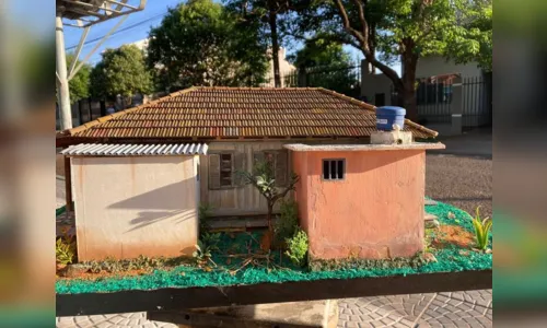 
						
							Artesão cria miniatura da casa de Chitãozinho & Xororó no PR; veja
						
						