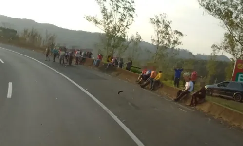 
						
							Carreta frigorífico tomba na Serra do Cadeado em Mauá da Serra
						
						