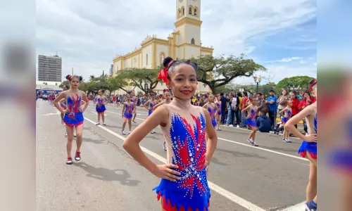 
						
							Desfile cívico-militar reúne grande público em Apucarana; veja imagens
						
						