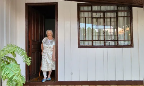 
						
							Casas de madeira resistem e ajudam a contar histórias em Arapongas
						
						