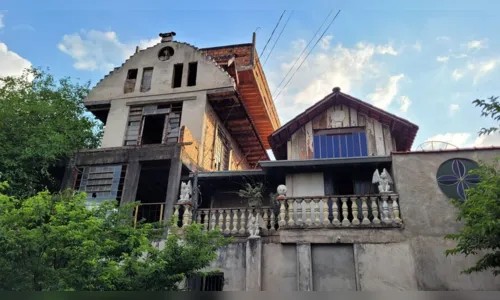 
						
							Conheça a Casa das Gárgulas em Apucarana; veja reportagem em vídeo
						
						