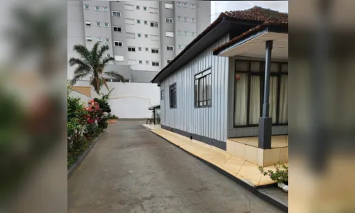 
						
							Casas de madeira resistem e ajudam a contar histórias em Arapongas
						
						