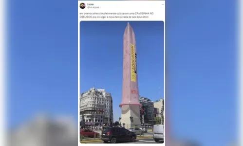 
						
							Monumento é coberto com camisinha gigante para divulgação de série
						
						