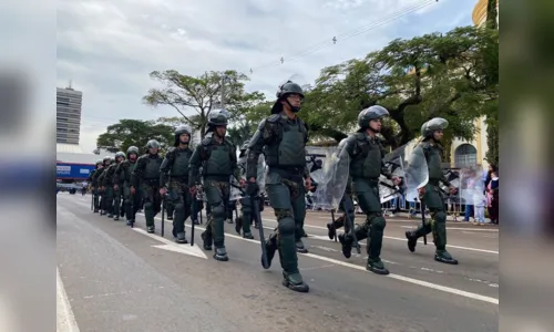 
						
							Desfile cívico-militar reúne grande público em Apucarana; veja imagens
						
						