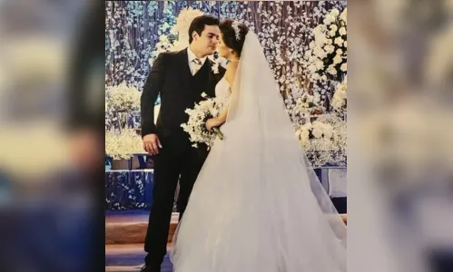 
						
							Confira fotos raras do casamento de Simone Mendes vestida de noiva
						
						
