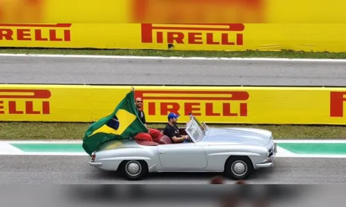 
						
							Empresário de Apucarana dirige carro para Hamilton em Interlagos; veja
						
						