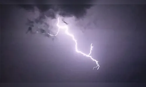 
						
							Impressionante: vídeo mostra tempestade com raios em Apucarana
						
						