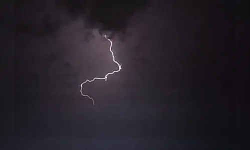 
						
							Impressionante: vídeo mostra tempestade com raios em Apucarana
						
						