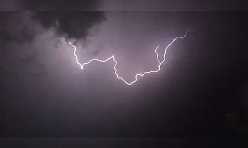 
						
							Impressionante: vídeo mostra tempestade com raios em Apucarana
						
						