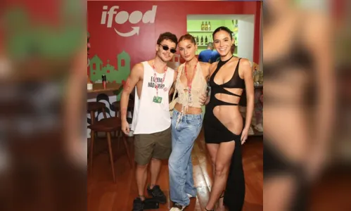 
						
							Bruna Marquezine usa vestido ousado para pular o carnaval
						
						