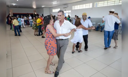 
						
							Baile da Terceira Idade comemora os 80 anos de Apucarana
						
						