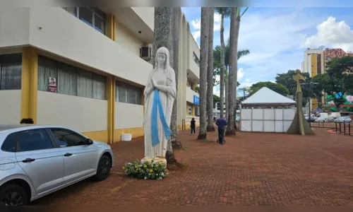 
						
							Catedral inicia transferência de imagem de Nossa Senhora de Lourdes
						
						