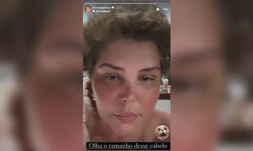 
						
							Simony tira peruca e mostra cabelo após tratamento contra câncer; veja
						
						