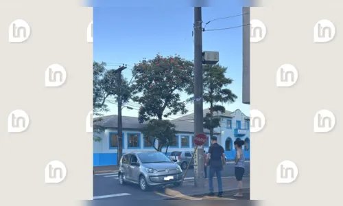 
						
							Acidente com carro é registrado próximo à Prefeitura de Apucarana
						
						