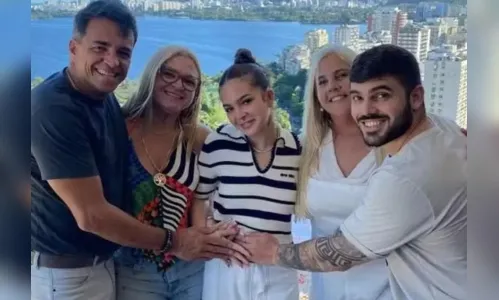 
						
							Após gravidez falsa, Mel Maia exibe 'tanquinho' em fotos na praia
						
						