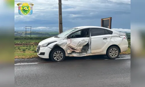 
						
							Motorista perde controle e caminhão tomba na PR-444 em Apucarana
						
						