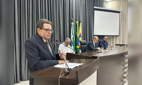 
						
							Empreiteiro Luiz Costa recebe título de cidadão honorário de Apucarana
						
						