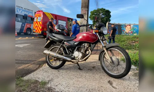 
						
							Motociclista bate em caminhão da prefeitura e fica ferido em Apucarana
						
						