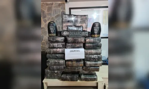 
						
							Motorista é preso com mais de 240 kg de maconha em Arapongas
						
						