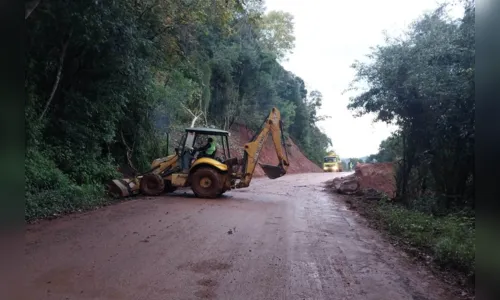 
						
							Equipes do DER/PR ajudam a recuperar rodovias de duas cidades no RS
						
						